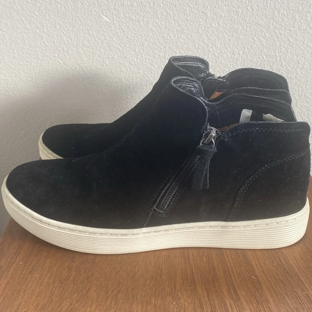 Sofft Hikari Black Suede High Top Sneakers/ Flat Booties, Women’s size 11
